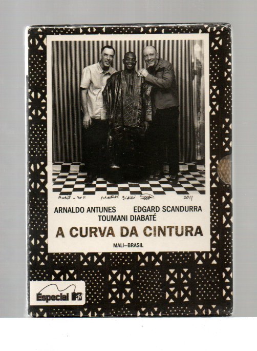 71d2712cf5ef238173df9f97a6edf9f9.jpg DVD ARNALDO ANTUNES, EDGARD SCANDURRA, TOUMANI DIABATÉ - A CURVA DA CINTURA - Imagem 1